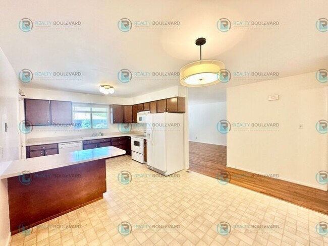 Building Photo - Welcome to your dream home!