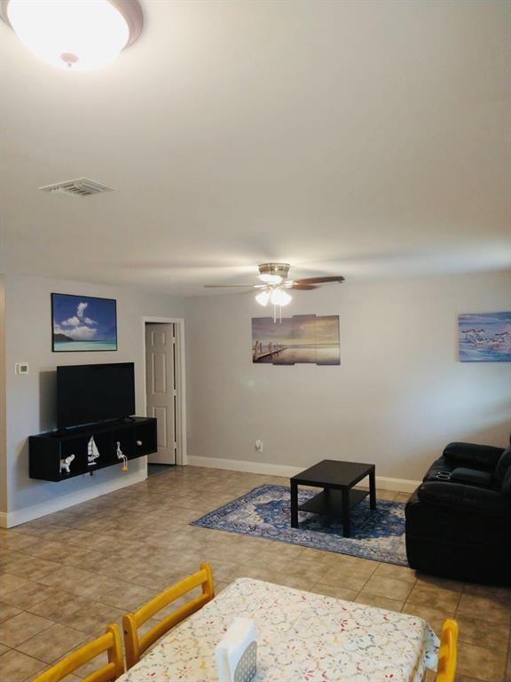 Foto del edificio - 5202 Laurel Pl