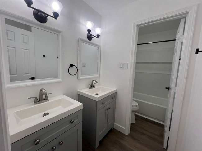 Foto del edificio - 450 Shady Bluff Dr