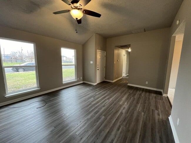 Foto del edificio - 2111 Caprice Dr