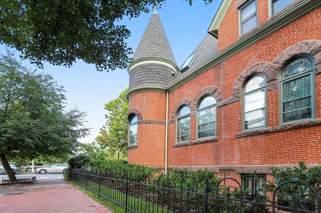 Building Photo - 900 D St SE