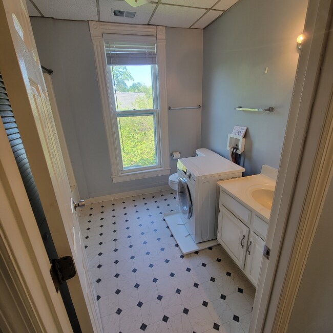 609 E Watauga Ave Unit 4, Johnson City, TN 37601 Room for Rent in Johnson City, TN