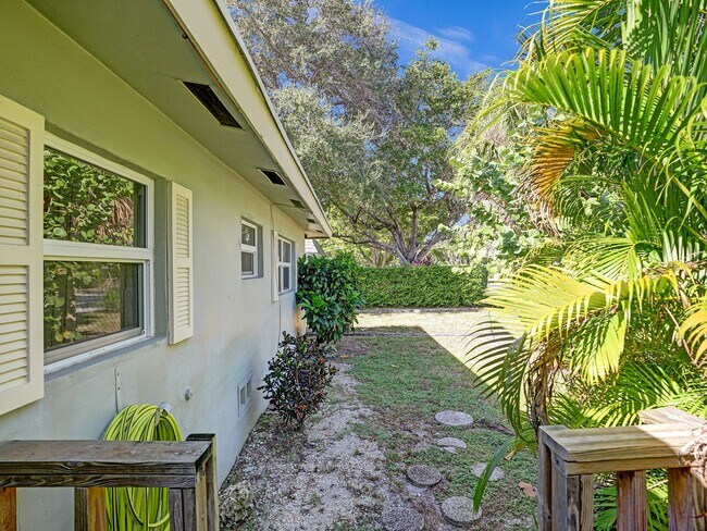 Building Photo - 6599 NE 7th Ave