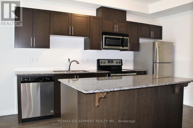 Building Photo - 25 Kay Cres