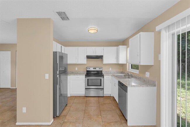 Foto del edificio - 433 W 17th St