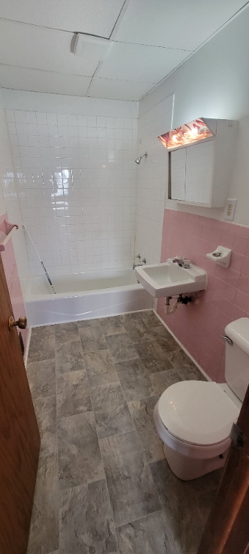 Foto del edificio - 867 W 5th St