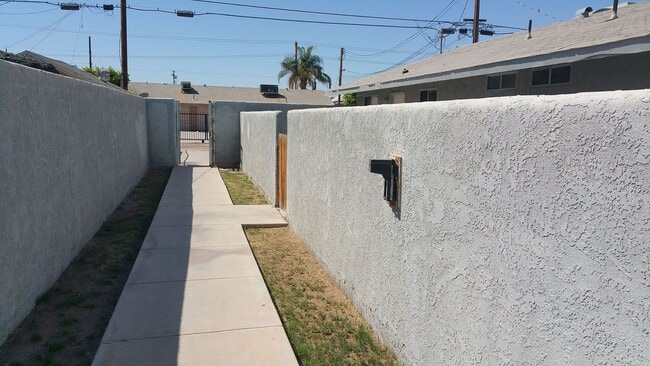 Building Photo - Brawley apartment for rent!