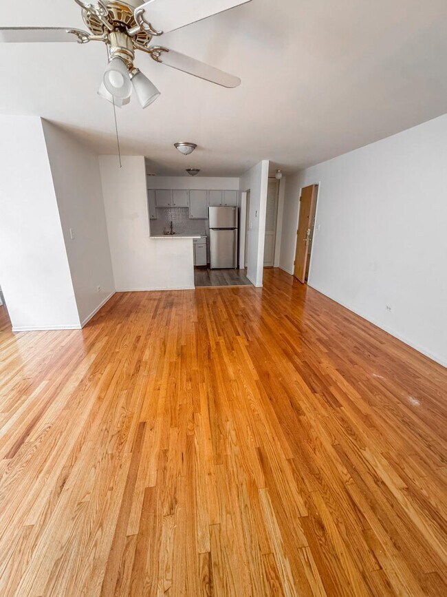 Foto del edificio - 6250 N Kenmore Ave