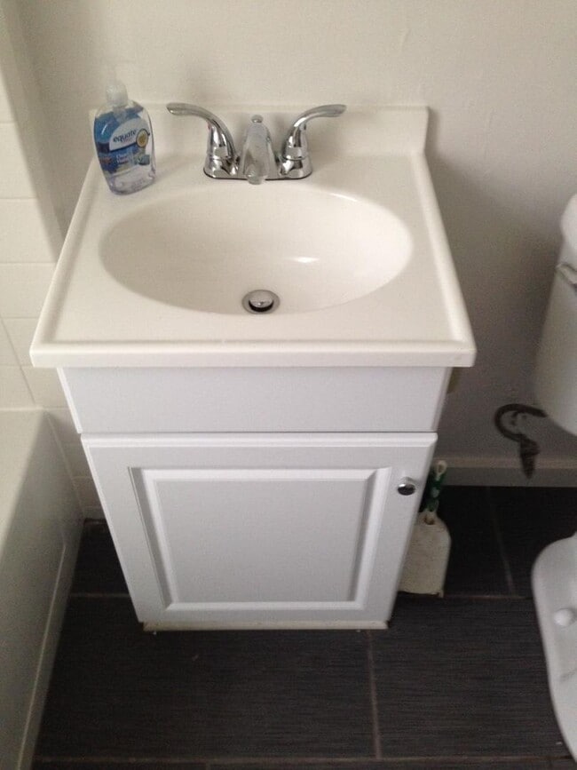 Foto del edificio - 3059 N Frederick Ave