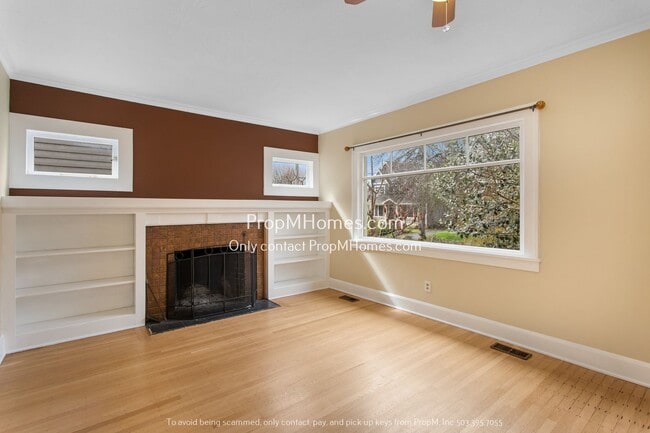 Building Photo - Four Bedroom Beauty in Prime NE Location!