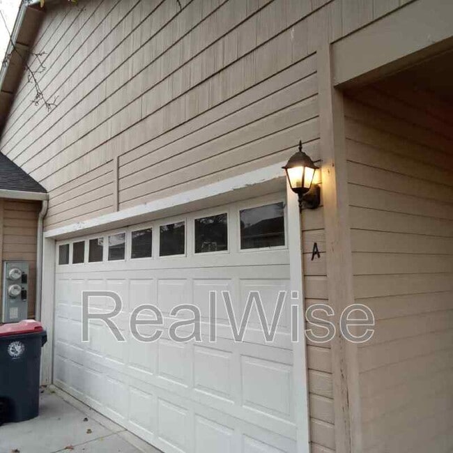Building Photo - 3172 Forest Hills Dr