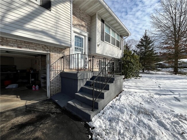 Building Photo - 28 Willow Dr