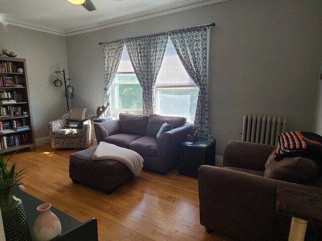 Living Room - 2246 W Sunnyside Ave