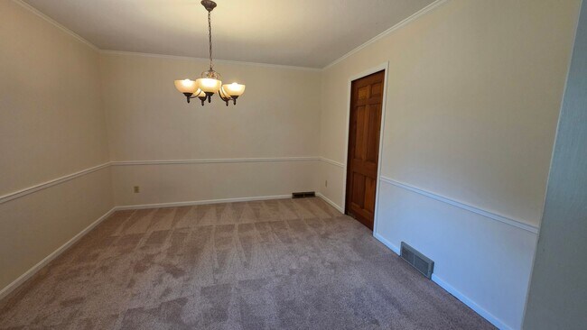 Foto del edificio - 4-Bedroom, 3.5 Bath Single Family for Rent in Kansas City, MO | Large Fenced Backyard & Modern Ki...