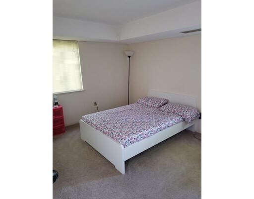 Building Photo - 1 Post Oak Ln