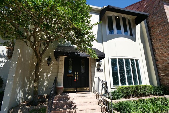 Building Photo - 7620 Del Monte Dr