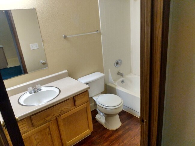 Foto del edificio - 1 bedroom 1 bathroom bottom floor downstai...