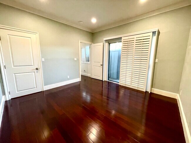 Foto del edificio - 156 S Oak Knoll Ave