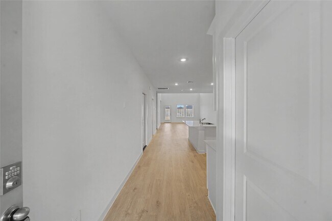 Building Photo - 4307 Camden Lakes St