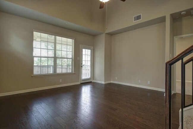 Foto del edificio - 3101 Davis Ln