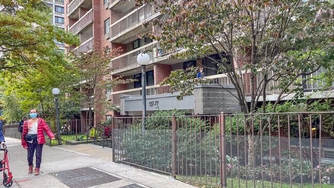Building Photo - 137-77 Kissena Blvd