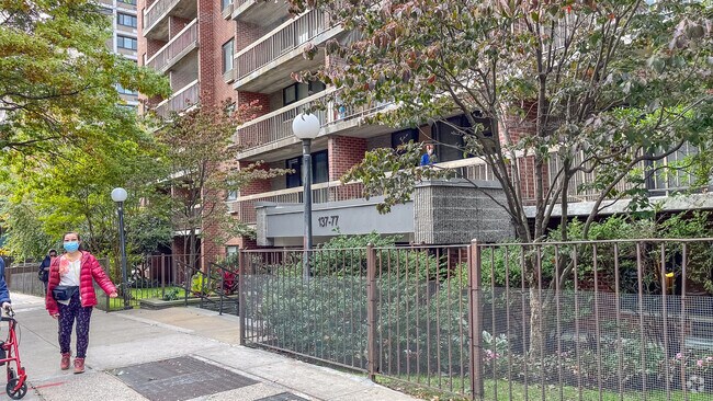 Foto del edificio - 137-77 Kissena Blvd