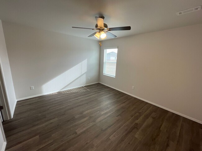 Foto del edificio - *Ringing in the New Year Special* BRAND NE...