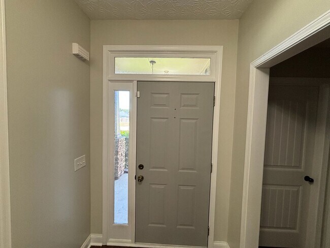 Foto del edificio - This Cute Home Is Everything You've Been Looking For! In A Quiet Subdivision With No Hoa