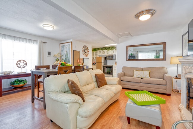 Building Photo - 1674 SE Marion St