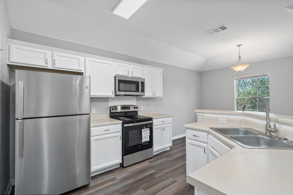 Foto principal - 3301 El Salido Pkwy