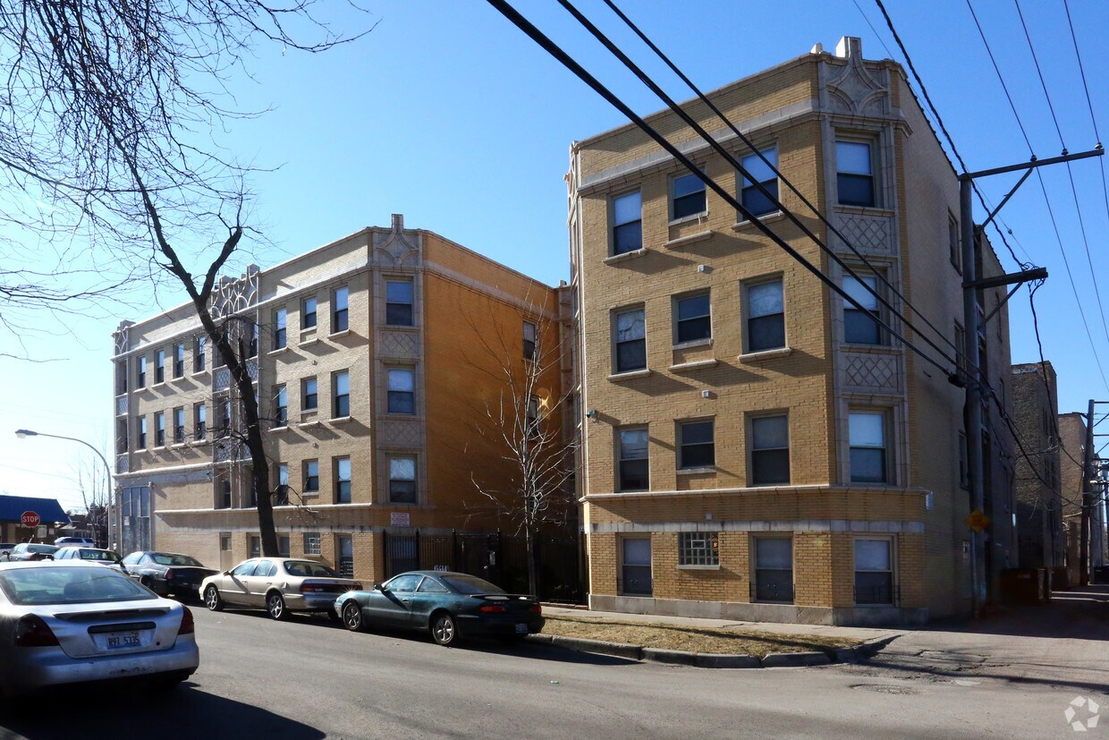 Building Photo - 5544-5548 W North Ave