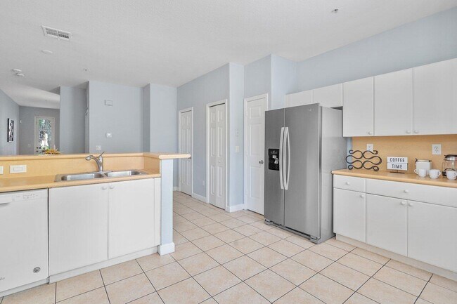 Building Photo - 2046 Shoma Dr