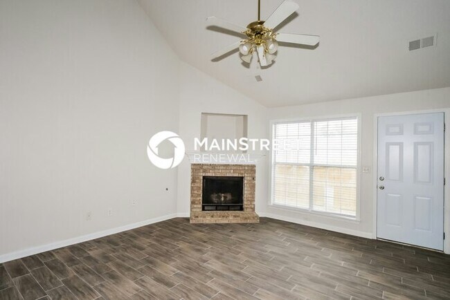 Building Photo - 3 Bedroom Pet-Friendly Home in CORDOVA, TN with Main Street Renewal
