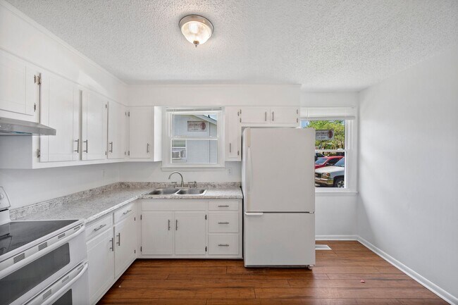 Foto del edificio - 4758 Trenton Dr