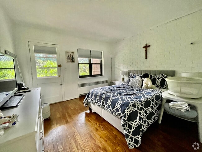 Building Photo - 114 Stonelea Pl