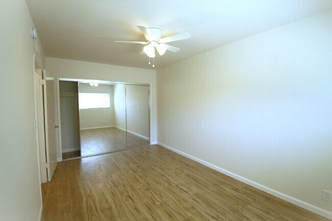 Foto del edificio - 7125 Hawthorn Ave