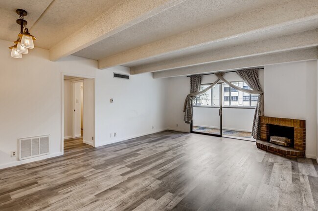 Foto del edificio - 777 N Washington St