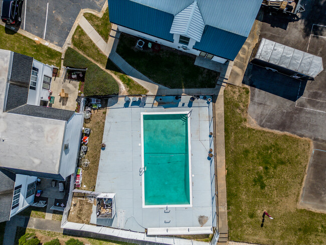 Building Photo - Country Club Townhomes