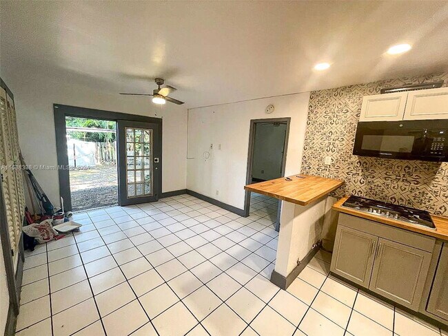 Foto del edificio - 1418 SW 27th St