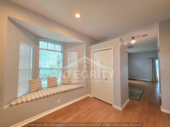 Building Photo - 10107 Farmingdale Pl