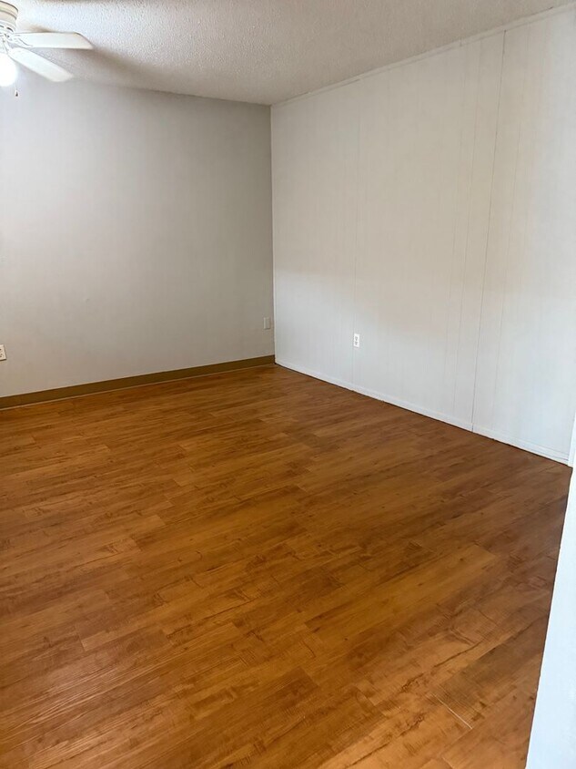 Primary Photo - LEASE NOW AND ENJOY 50% OFF 2ND MONTH! Loc...