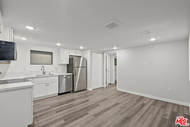 Foto del edificio - 15286 Sutton St