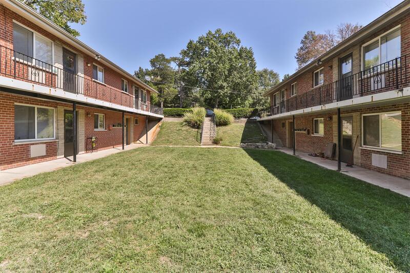 497 S Holmes Ave, Kirkwood, MO 63122 Condo for Rent in Kirkwood, MO
