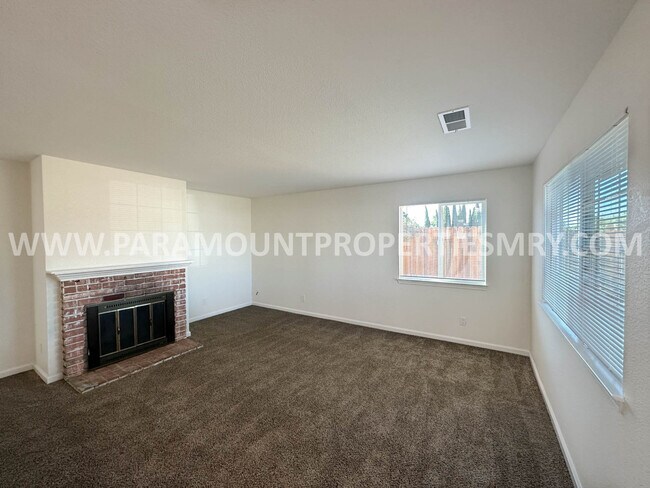 Building Photo - 47 Elmwood Dr