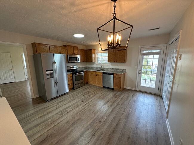 Foto del edificio - 7643 Cotton Patch Rd