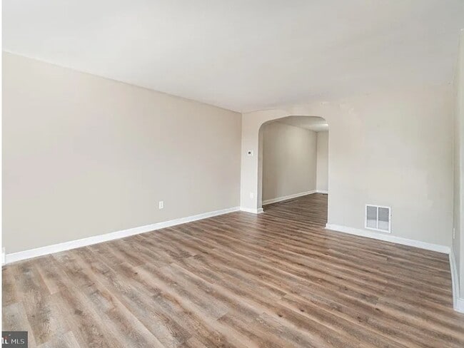 Building Photo - 2462 Brookwood St