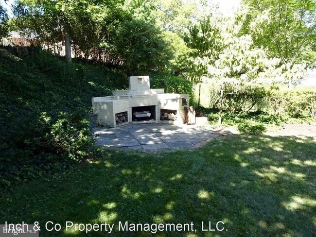 Building Photo - 3 br, 1.5 bath House - 1524 Clover Lane