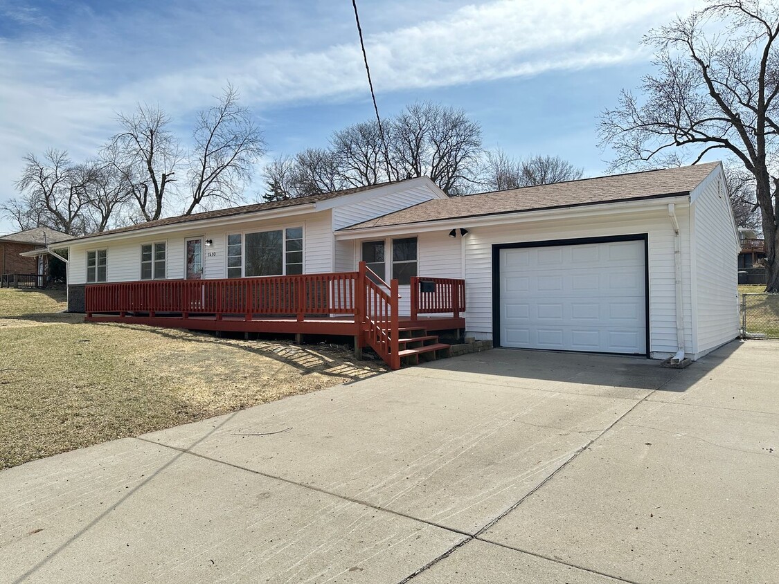 Primary Photo - 3 Bedroom Ranch South Side for Rent