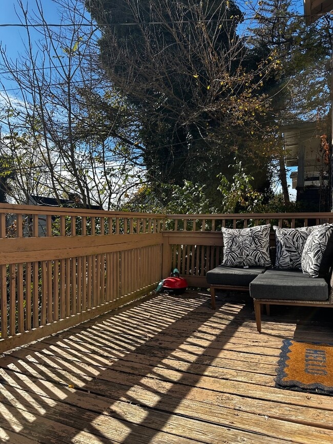 Foto del edificio - 136 Lorentz St