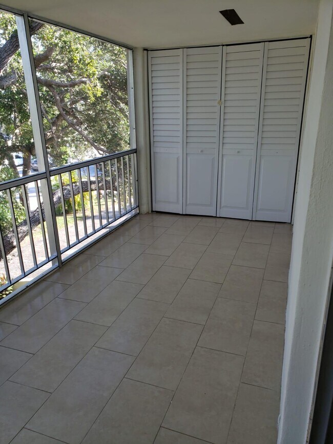 Foto del edificio - 632 NW 13th St